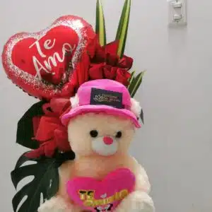 Optar por una floristería Medellín 24 horas tiene múltiples ventajas. Ya sea para celebrar una ocasión especial, expresar tus sentimientos o simplemente alegrar el día de alguien, nuestro servicio está diseñado para adaptarse a tus necesidades: Disponibilidad Inmediata: Olvídate de los horarios restringidos. Con nuestro servicio 24 horas, puedes realizar tu pedido en cualquier momento. Entrega Rápida y Eficiente: Nos aseguramos de que tus flores lleguen frescas y hermosas, sin importar la hora del día. Variedad de Opciones: Desde ramos clásicos hasta arreglos personalizados, nuestra floristería Medellín 24 horas te ofrece una amplia gama de opciones para elegir. Servicios Ofrecidos por Floristería Flor de Loto Medellín