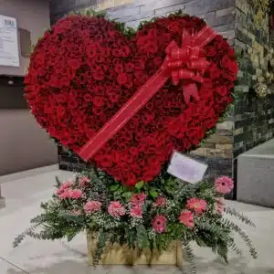 Descubre los Mejores Ramos para San Valentín en Medellín: Sorpresas Florales Inolvidables. En Medellín, el Día de San Valentín se celebra con amor y flores. Nuestros ramos para San Valentín son la elección perfecta para expresar tus sentimientos de una manera única y memorable. Variedad de Ramos: Ofrecemos una amplia variedad de ramos diseñados especialmente para San Valentín, desde rosas clásicas hasta combinaciones exóticas que sorprenderán a tu ser querido. Por Qué Elegirnos: Con años de experiencia en floristería, garantizamos frescura y calidad en cada ramo. Nuestros clientes en Medellín confían en nosotros para hacer de sus momentos especiales algo inolvidable. Proceso de Pedido Fácil: Realiza tu pedido en línea de manera rápida y sencilla. Entregamos en toda Medellín para asegurarnos de que tu sorpresa llegue a tiempo. Conclusión Este San Valentín, elige un ramo que hable por ti. Contáctanos hoy para más información sobre nuestras ofertas especiales.
